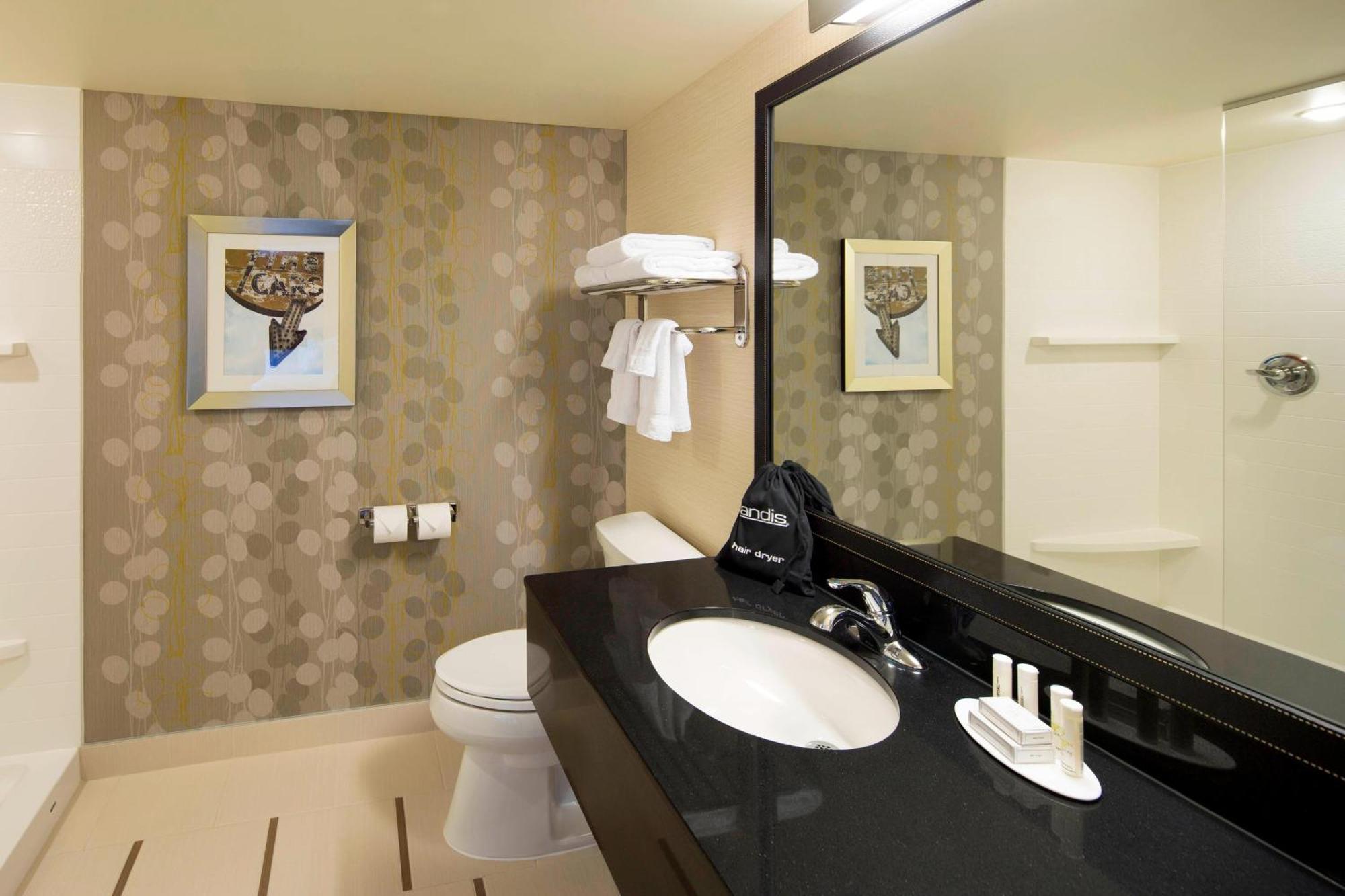 Fairfield Inn & Suites By Marriott Calgary Downtown Esterno foto